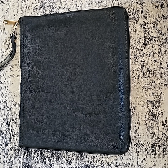 Gucci large leather pouch clutch wristlet - Picture 4 of 6